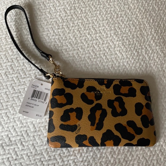 Wristlet - Picture 1 of 2
